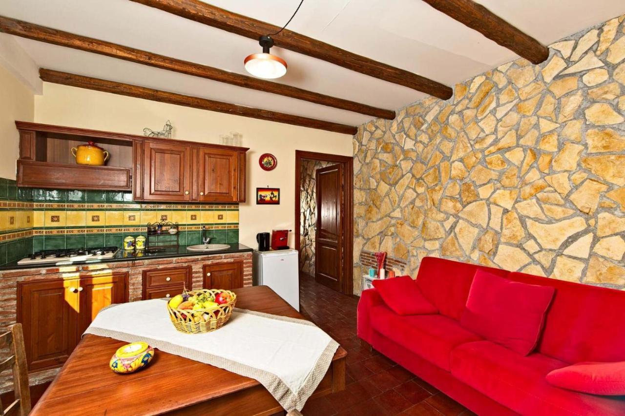 Horse House Daire Ragalna Dış mekan fotoğraf